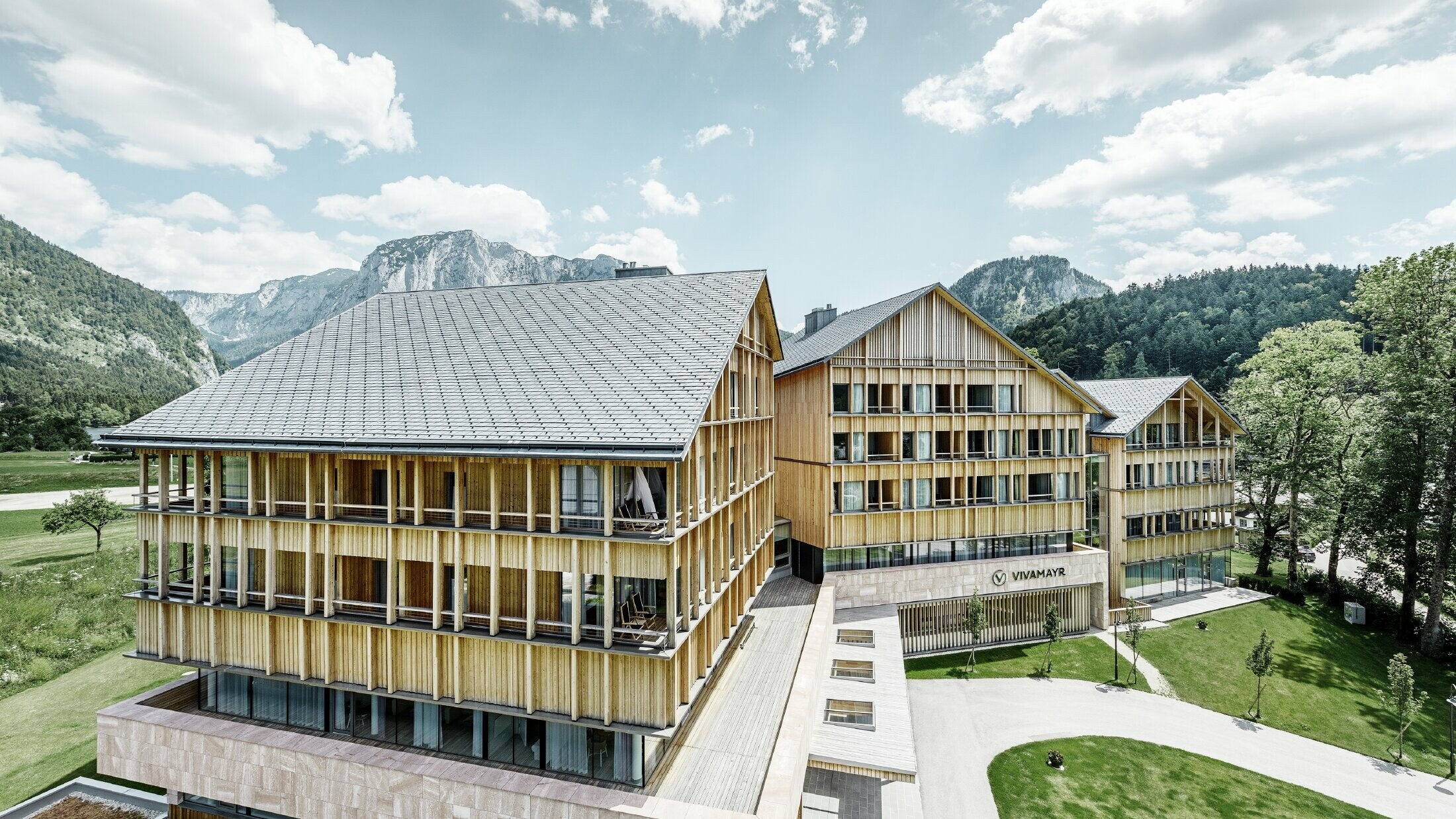 Hotel Vivamayr in Altaussee with wooden façade and PREFA roof with roof shingles