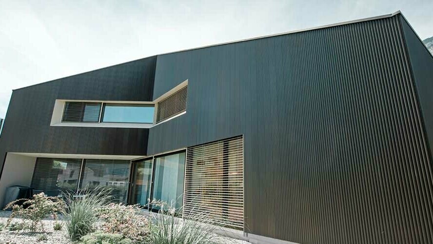 Newly built residential building with modern façade cladding from PREFA