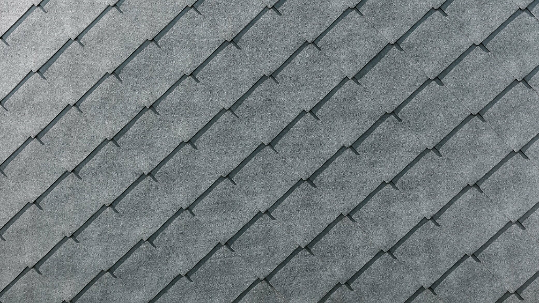 Detailed image of the PREFA aluminium rhomboid façade tiles 44 × 44 in P.10 stone grey