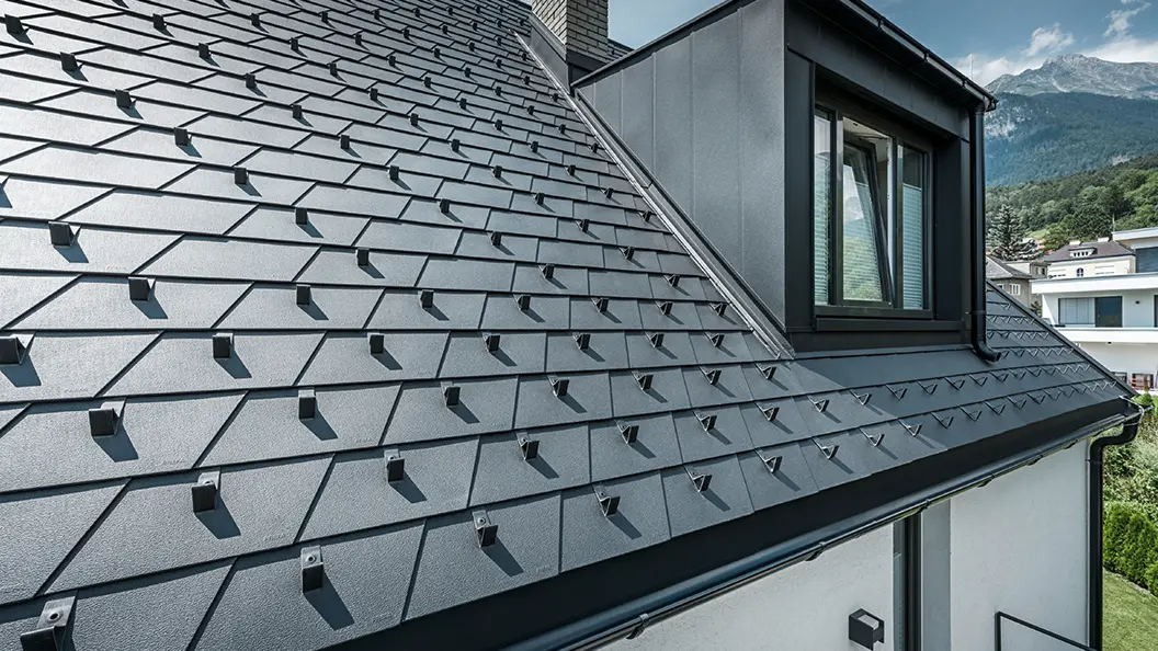 Convince yourself of the wide range of PREFA products and find the right product for your roof and façade. Ideal for new construction and refurbishment!