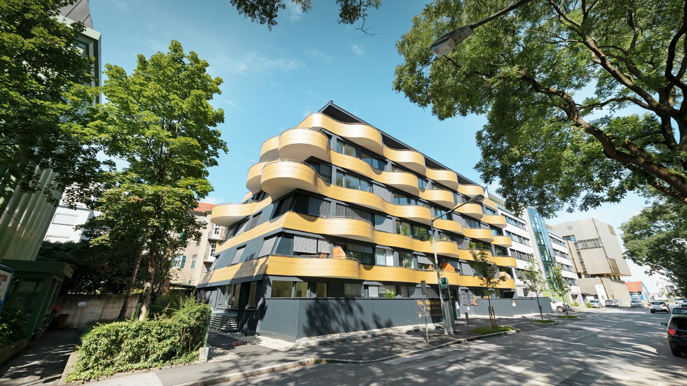 “Goldene Welle” (Golden Wave) apartment complex in Graz, Austria, with aluminum composite panels in gold, the balconies were rounded in waves 